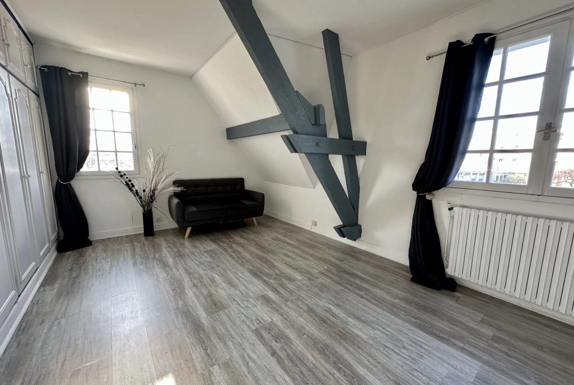 Maison de caractère à Niort, 5 chambres, jardin clos, quartier Clou Bouchet 