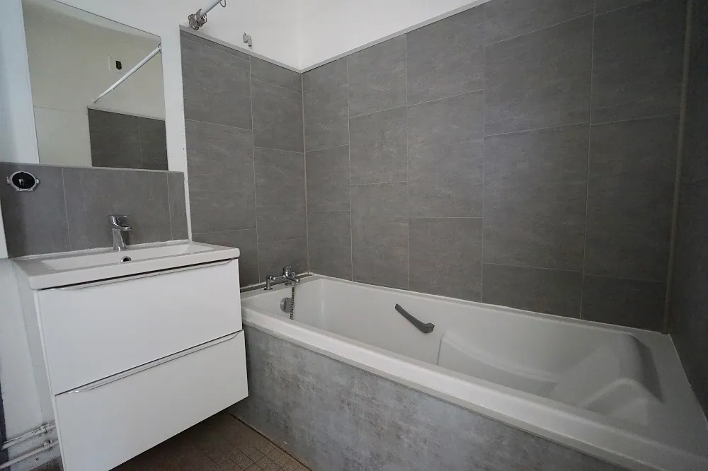Appartement T3 à Hem Longchamp avec balcon et cave 