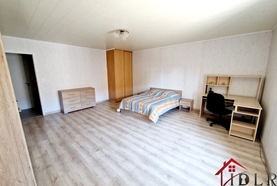Maison spacieuse de 171 m2 avec garage et jardin à Serqueux 