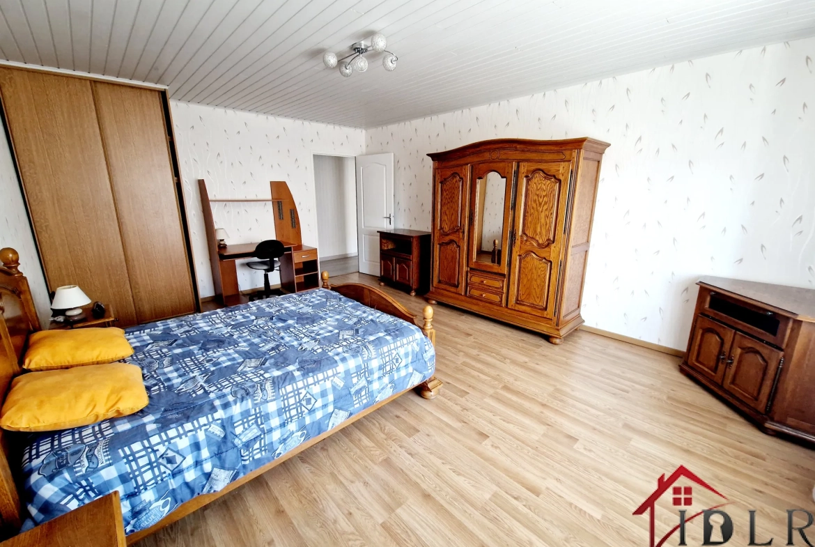 Maison spacieuse de 171 m2 avec garage et jardin à Serqueux 