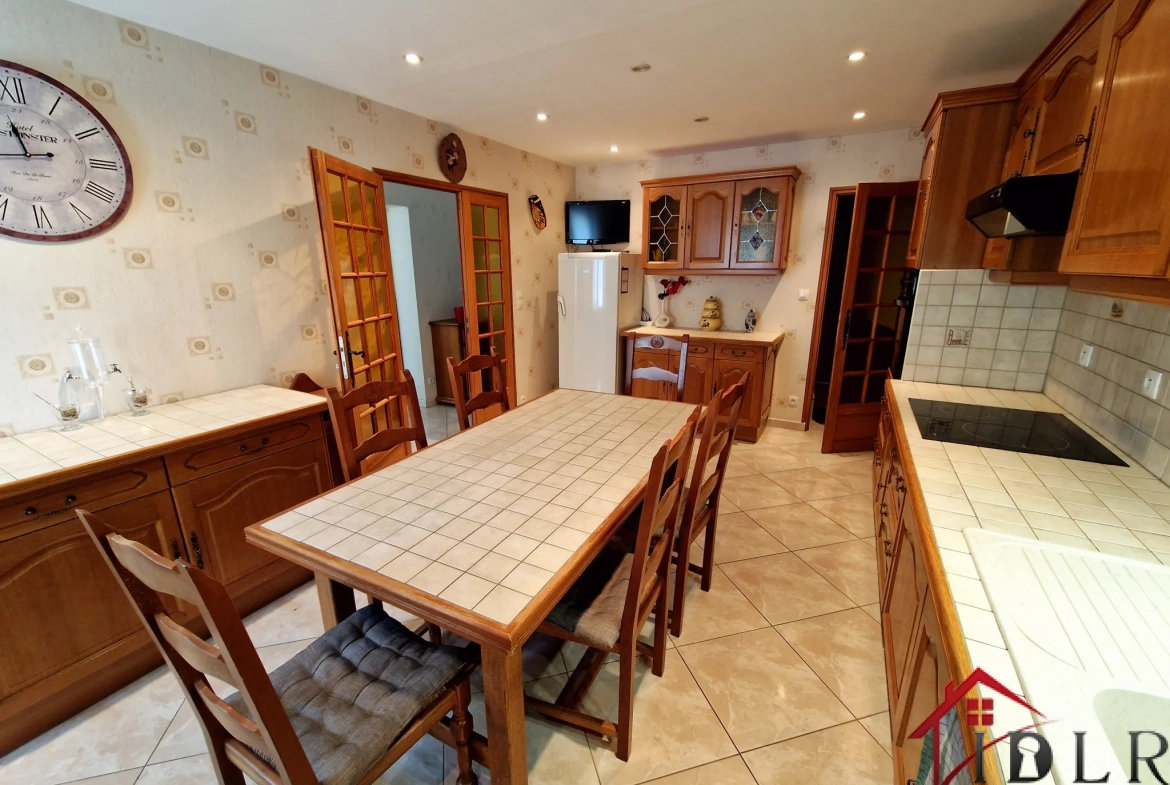Maison spacieuse de 171 m2 avec garage et jardin à Serqueux 
