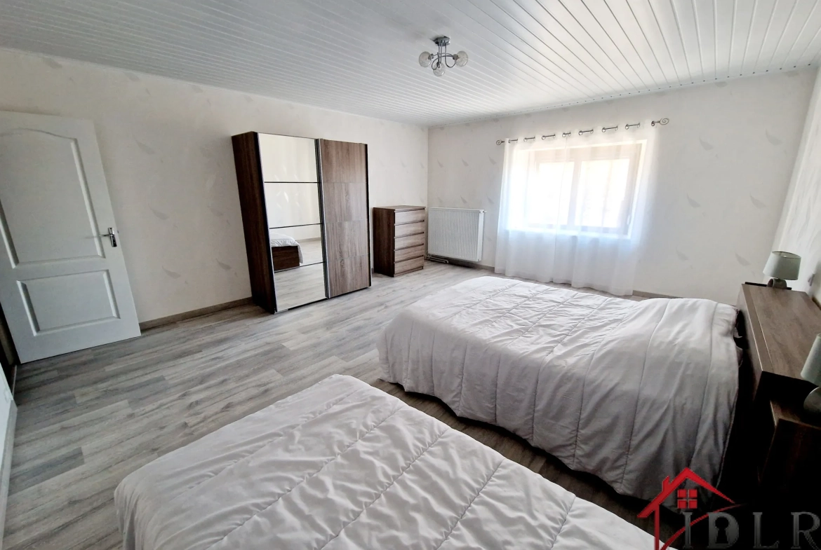 Maison spacieuse de 171 m2 avec garage et jardin à Serqueux 