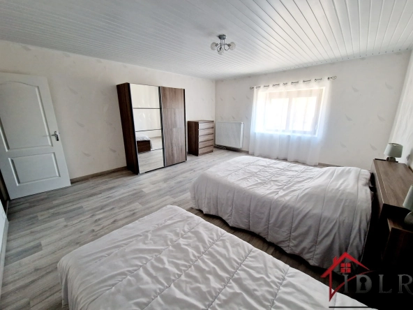 Maison spacieuse de 171 m2 avec garage et jardin à Serqueux 