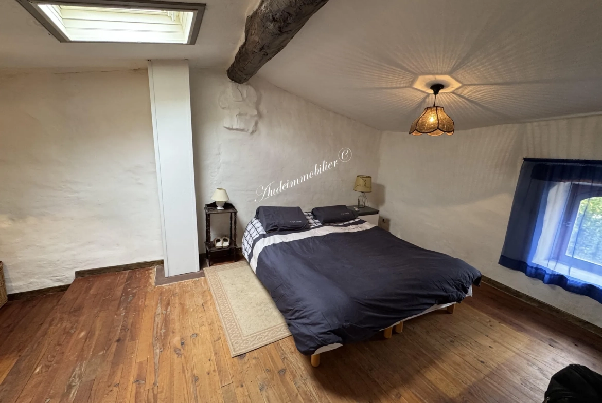 Charmante maison en pierre rénovée avec 3 pièces à Luc sur Aude - Ville avec commerces 