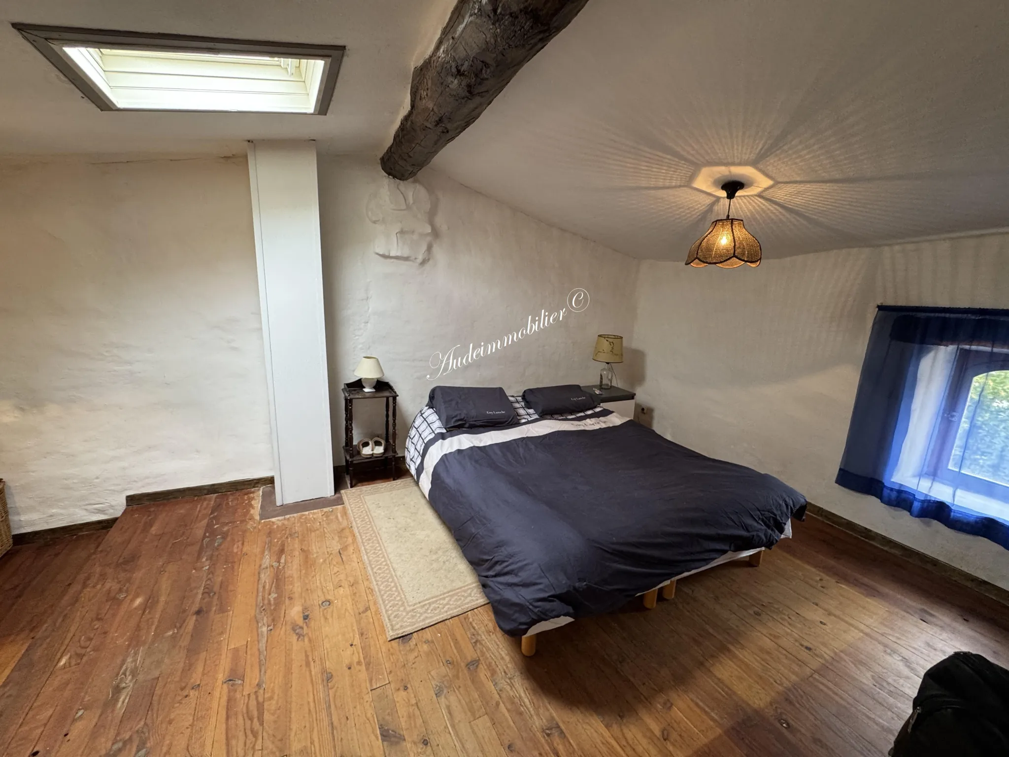 Charmante maison en pierre rénovée avec 3 pièces à Luc sur Aude - Ville avec commerces 