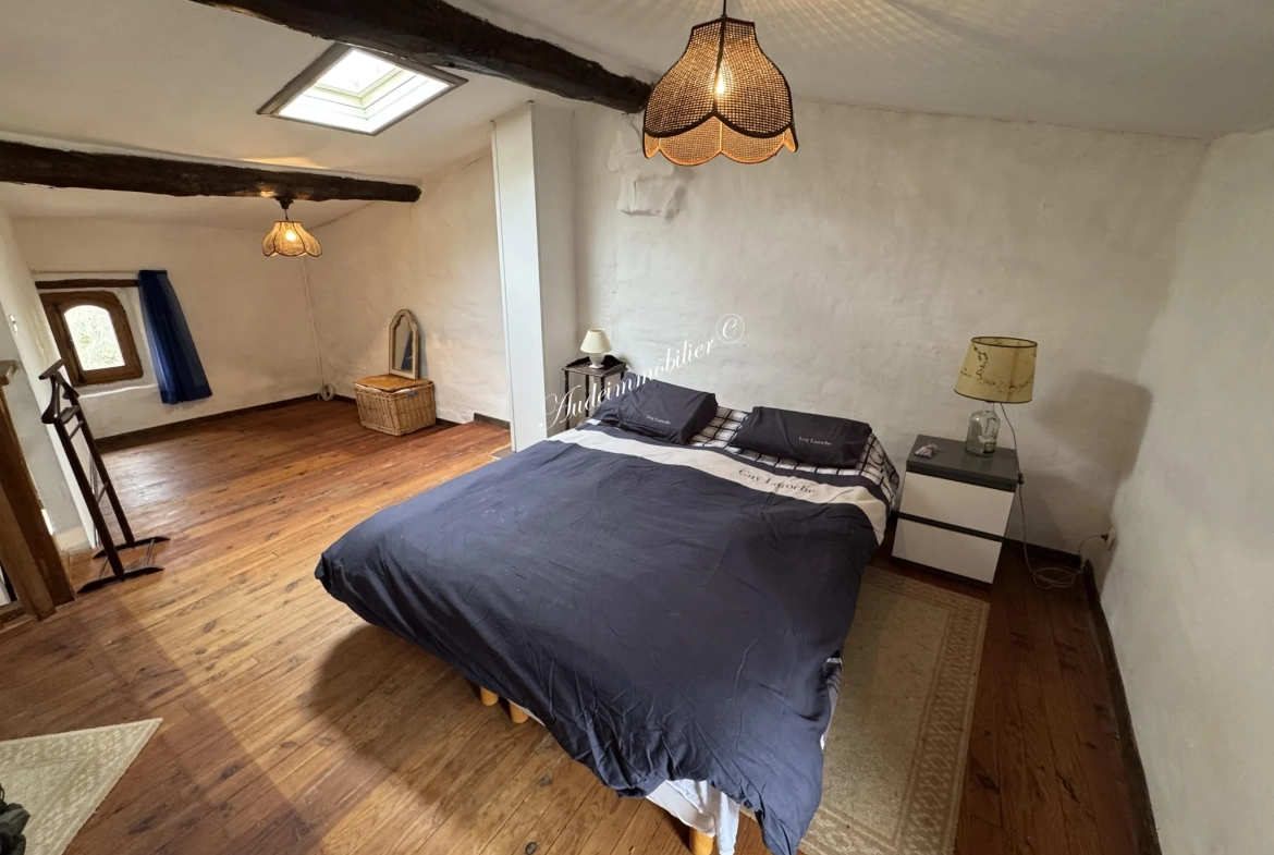 Charmante maison en pierre rénovée avec 3 pièces à Luc sur Aude - Ville avec commerces 