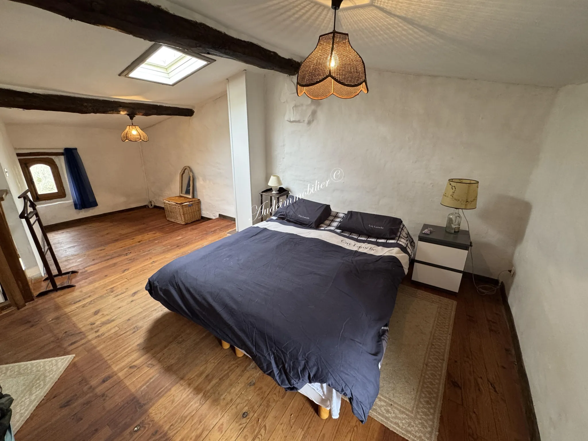 Charmante maison en pierre rénovée avec 3 pièces à Luc sur Aude - Ville avec commerces 