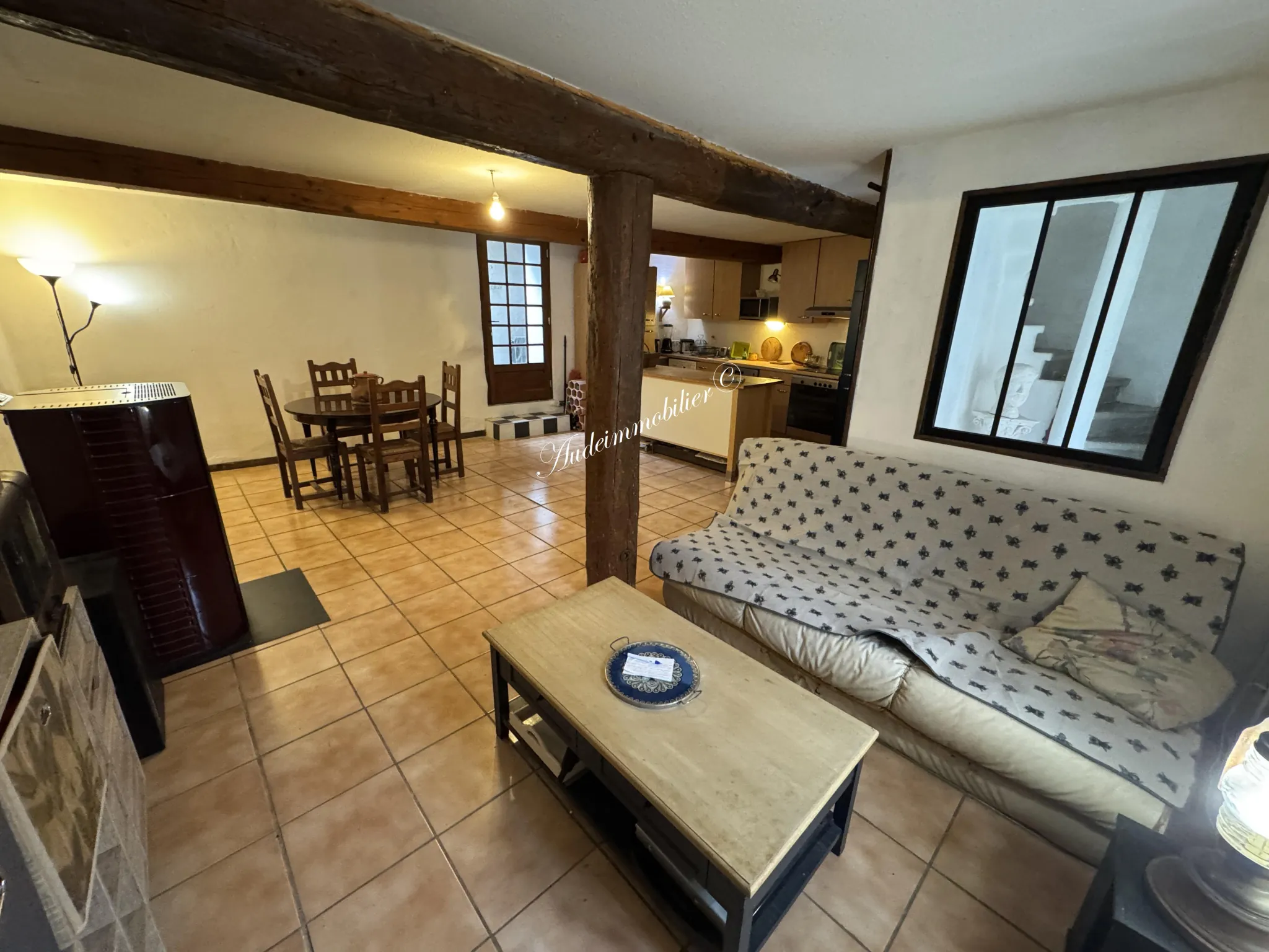 Charmante maison en pierre rénovée avec 3 pièces à Luc sur Aude - Ville avec commerces 
