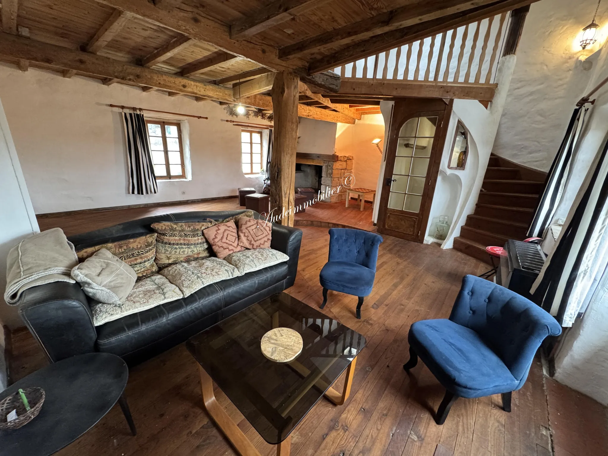 Charmante maison en pierre rénovée avec 3 pièces à Luc sur Aude - Ville avec commerces 