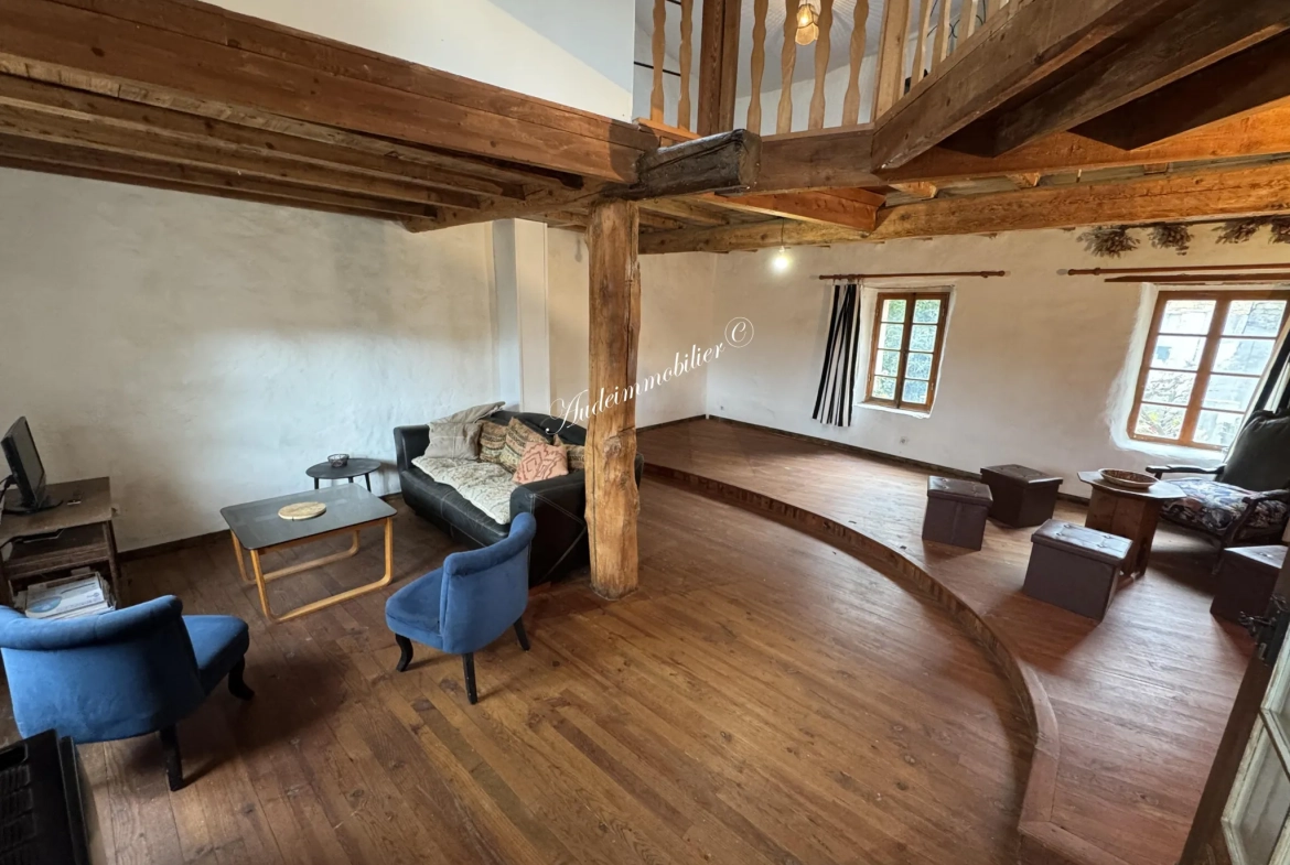 Charmante maison en pierre rénovée avec 3 pièces à Luc sur Aude - Ville avec commerces 