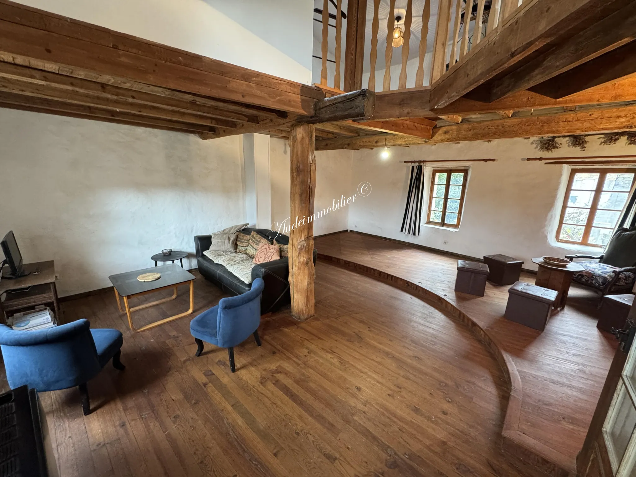 Charmante maison en pierre rénovée avec 3 pièces à Luc sur Aude - Ville avec commerces 