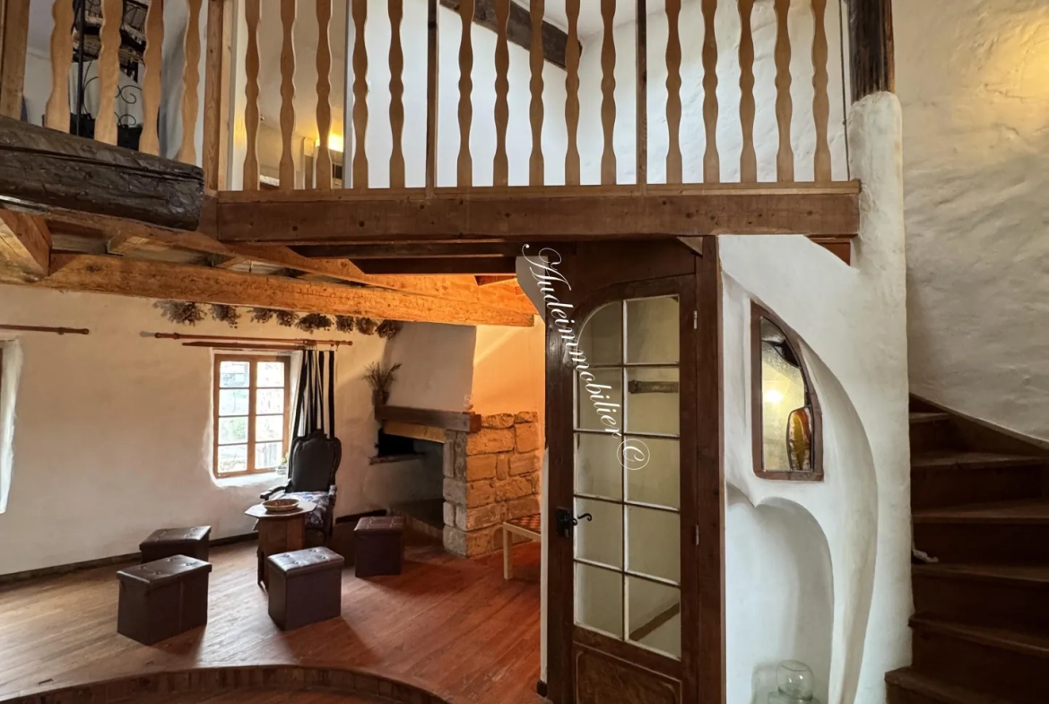 Charmante maison en pierre rénovée avec 3 pièces à Luc sur Aude - Ville avec commerces 