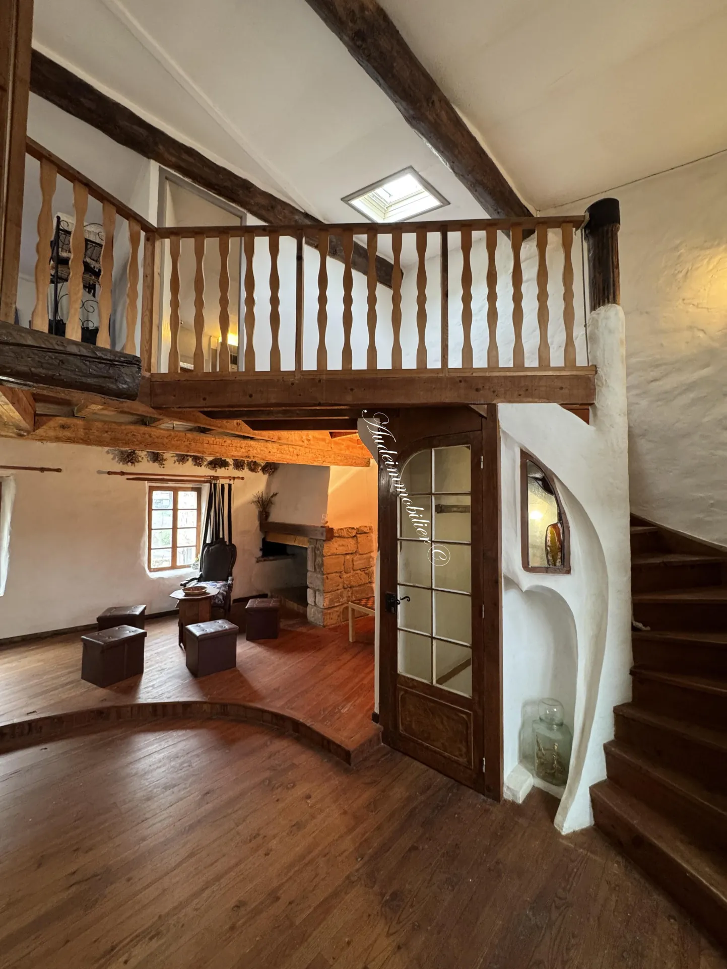 Charmante maison en pierre rénovée avec 3 pièces à Luc sur Aude - Ville avec commerces 