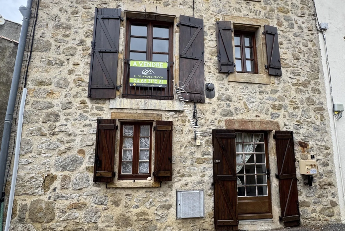 Charmante maison en pierre rénovée avec 3 pièces à Luc sur Aude - Ville avec commerces 