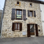 Charmante maison en pierre rénovée avec 3 pièces à Luc sur Aude - Ville avec commerces