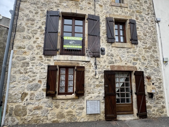 Charmante maison en pierre rénovée avec 3 pièces à Luc sur Aude - Ville avec commerces
