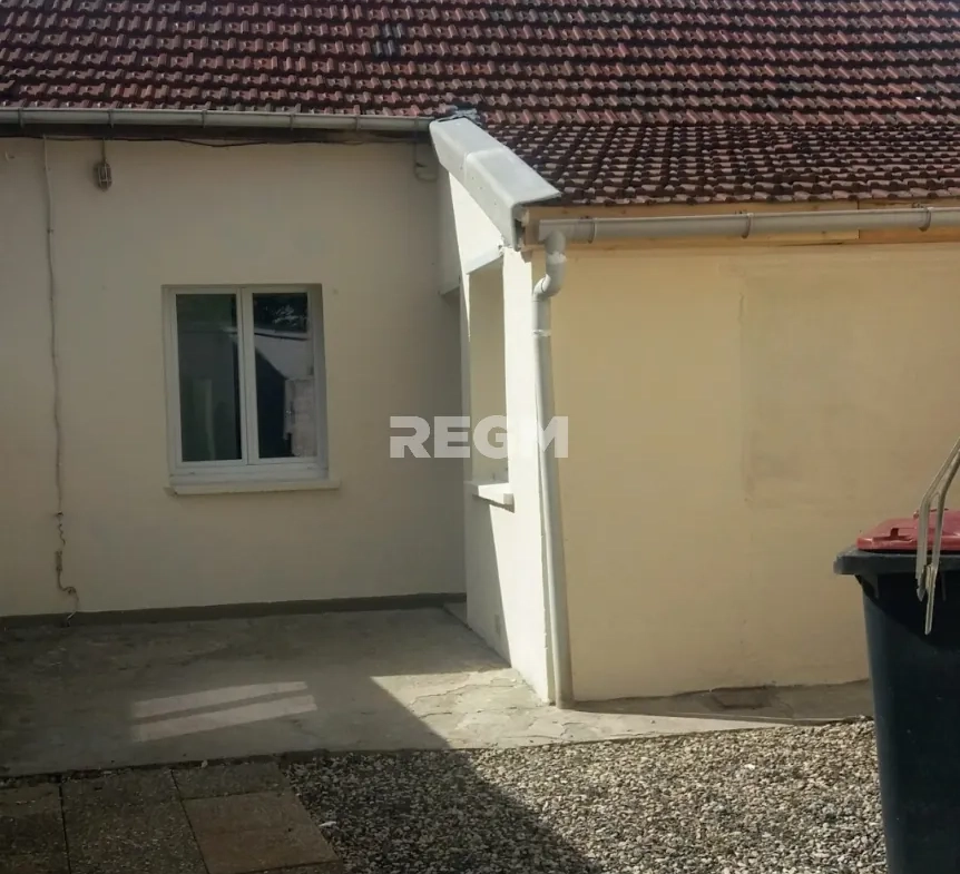 Maison de plain-pied à vendre à Evin-Malmaison avec 2 chambres et cour 
