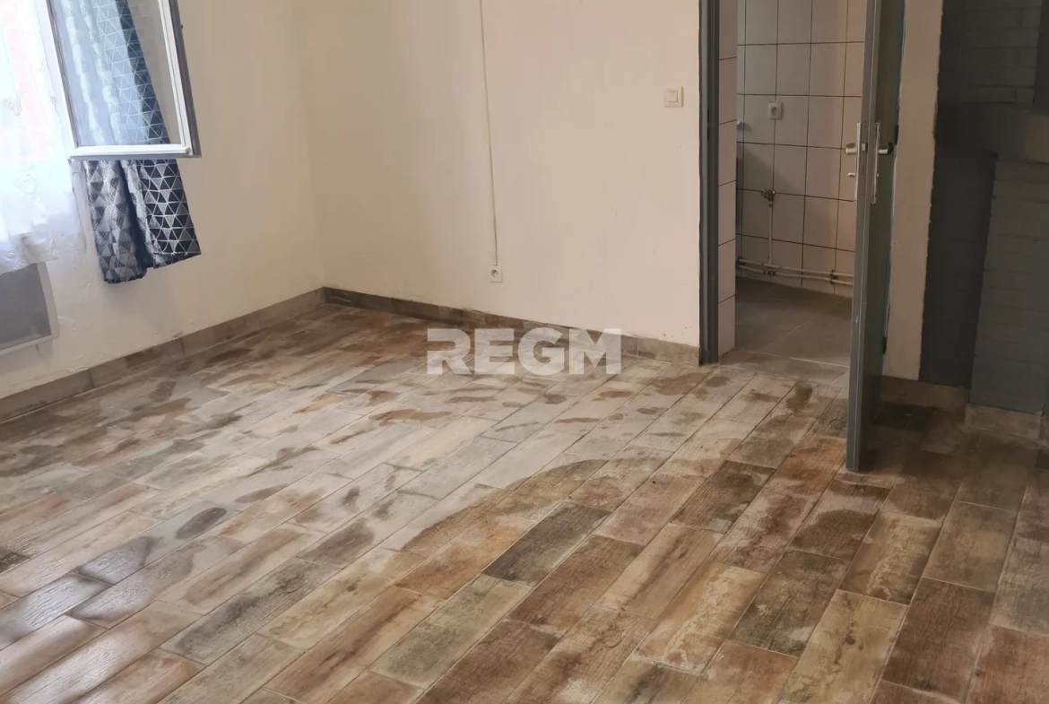 Maison de plain-pied à vendre à Evin-Malmaison avec 2 chambres et cour 