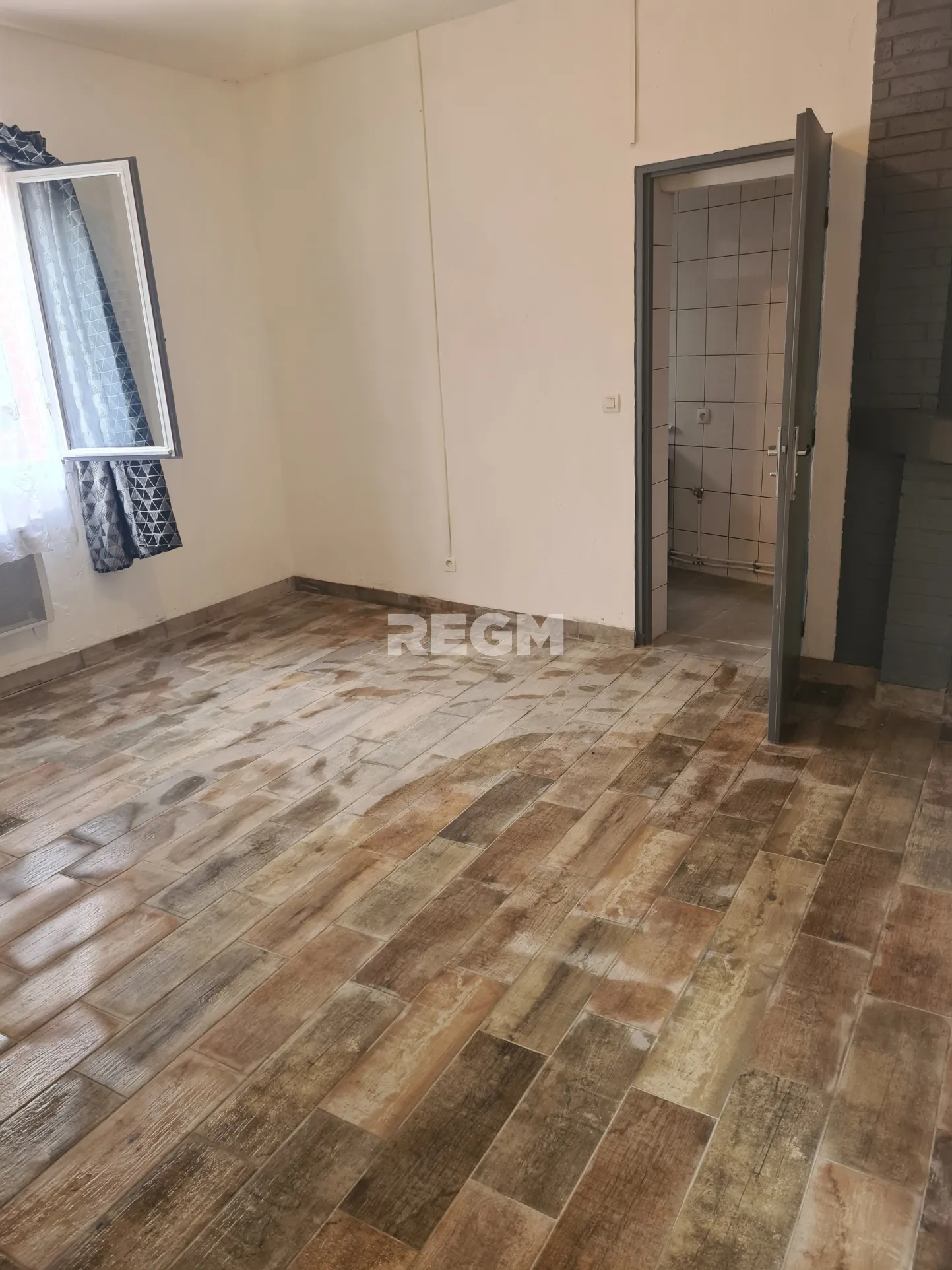 Maison de plain-pied à vendre à Evin-Malmaison avec 2 chambres et cour 