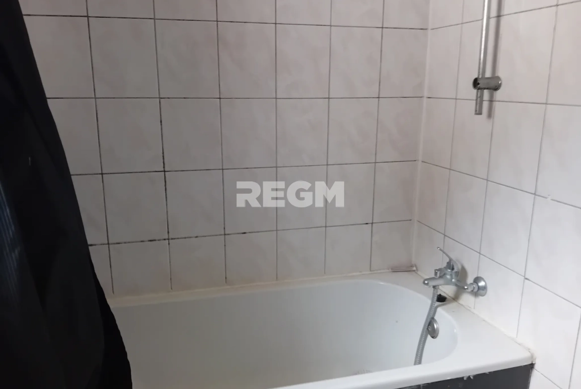 Maison de plain-pied à vendre à Evin-Malmaison avec 2 chambres et cour 