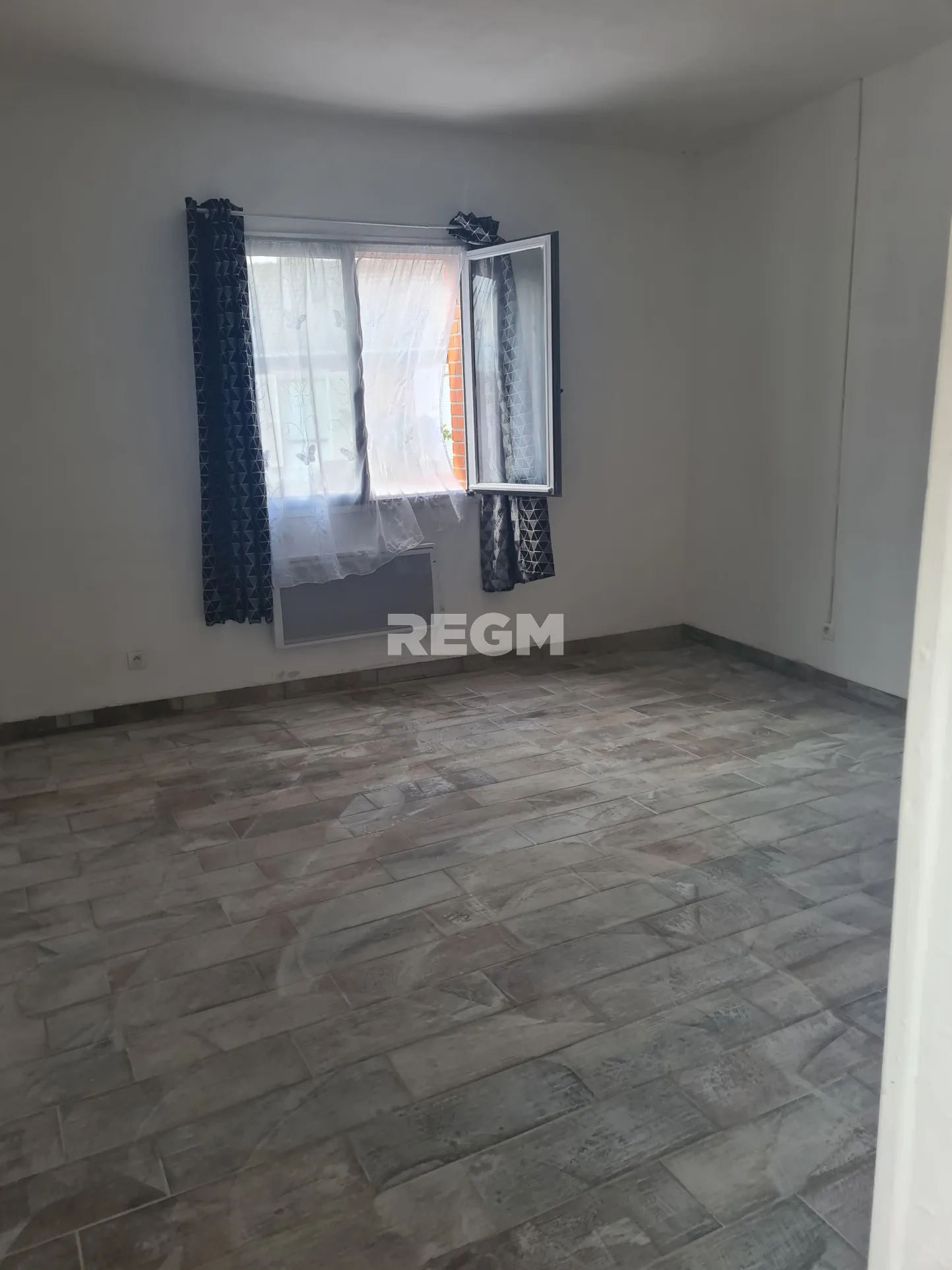 Maison de plain-pied à vendre à Evin-Malmaison avec 2 chambres et cour 