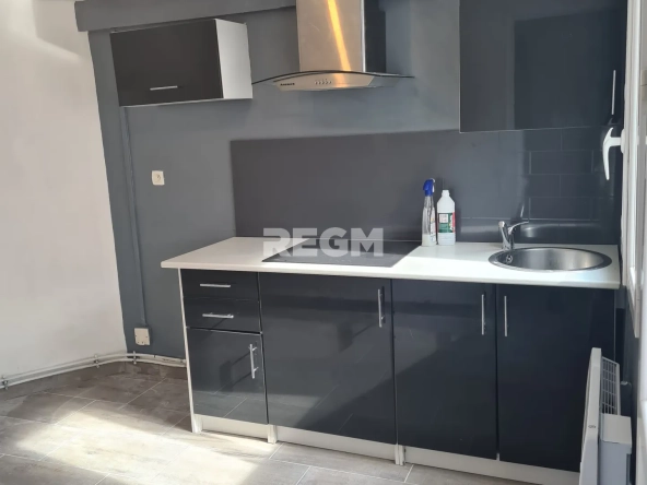 Maison de plain-pied à vendre à Evin-Malmaison avec 2 chambres et cour
