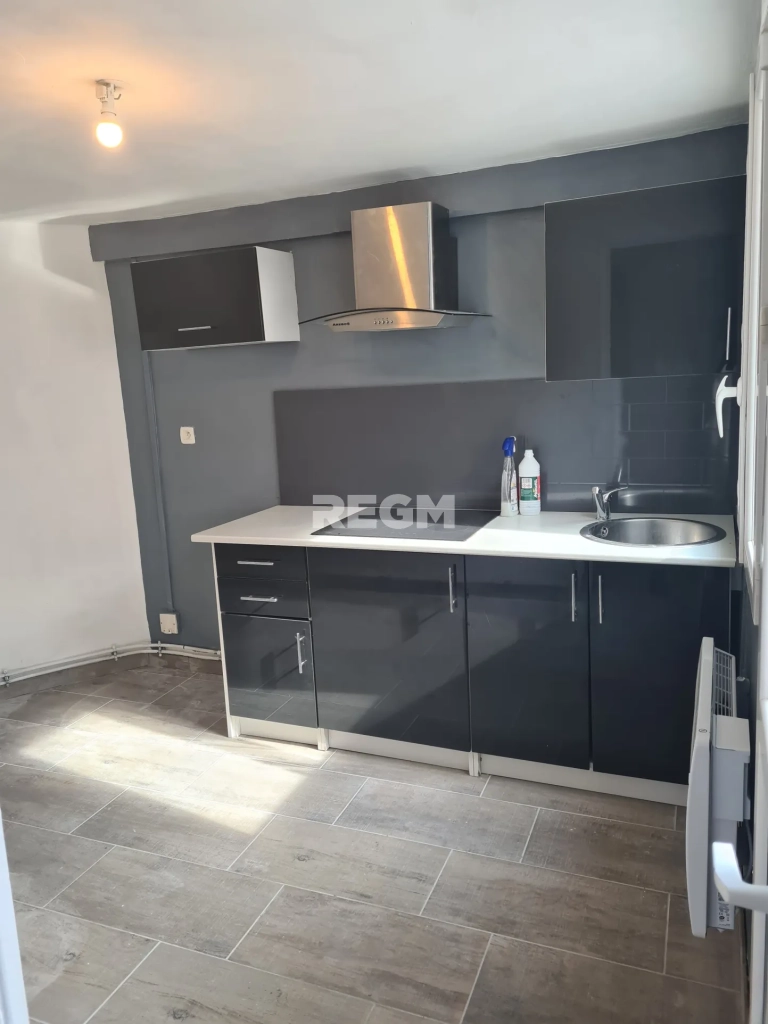 Maison de plain-pied à vendre à Evin-Malmaison avec 2 chambres et cour