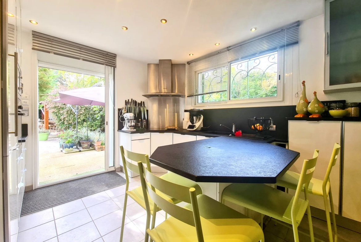 Maison de plain-pied à Varennes Vauzelles avec jardin de 1957 m² 