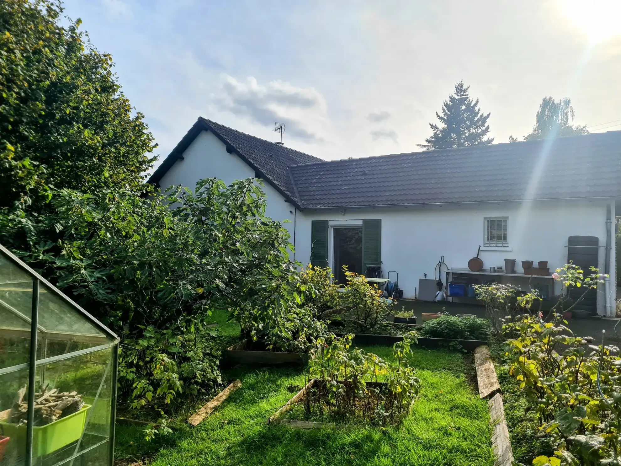 Maison de plain-pied à Varennes Vauzelles avec jardin de 1957 m² 