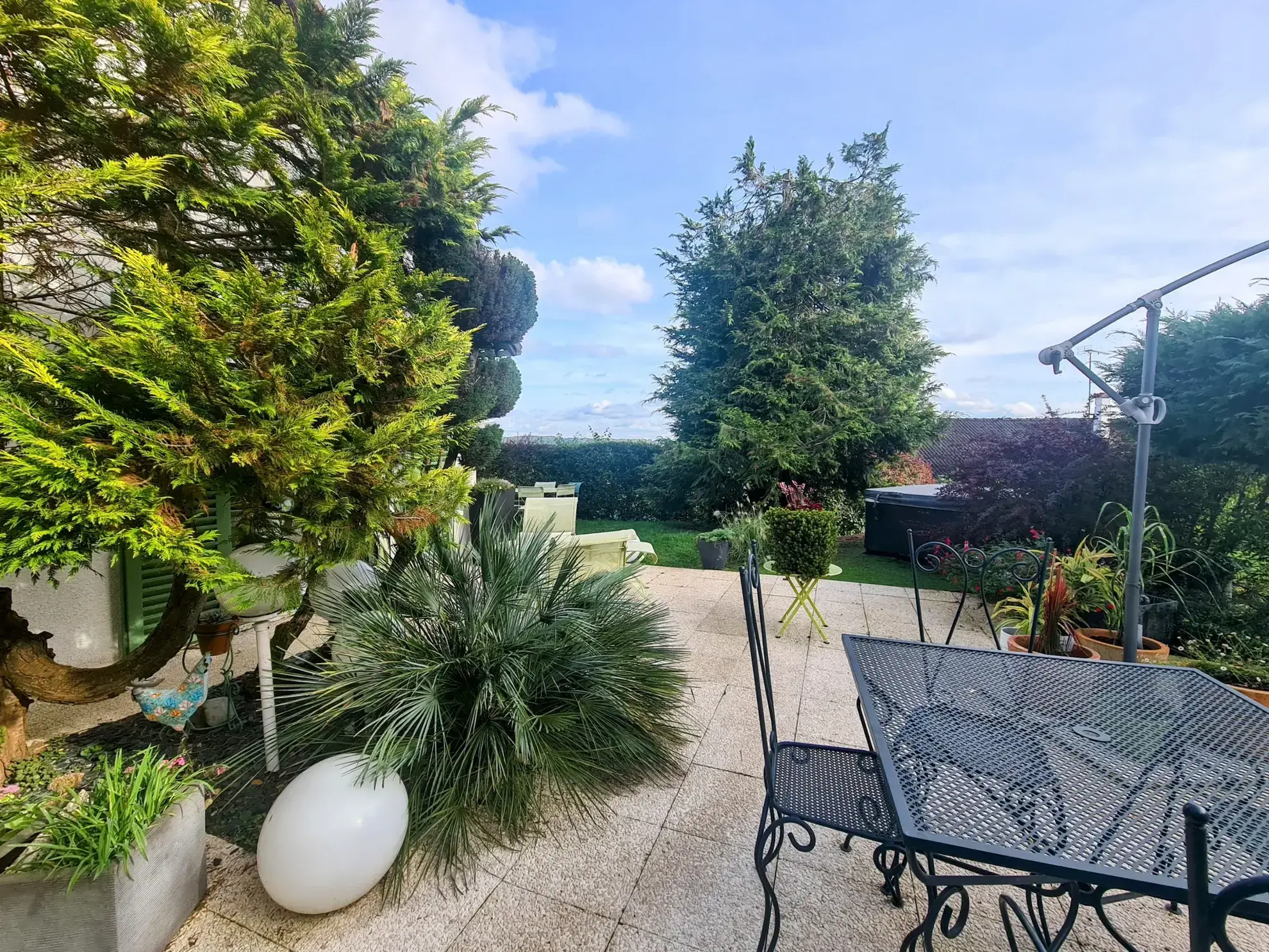 Maison de plain-pied à Varennes Vauzelles avec jardin de 1957 m² 