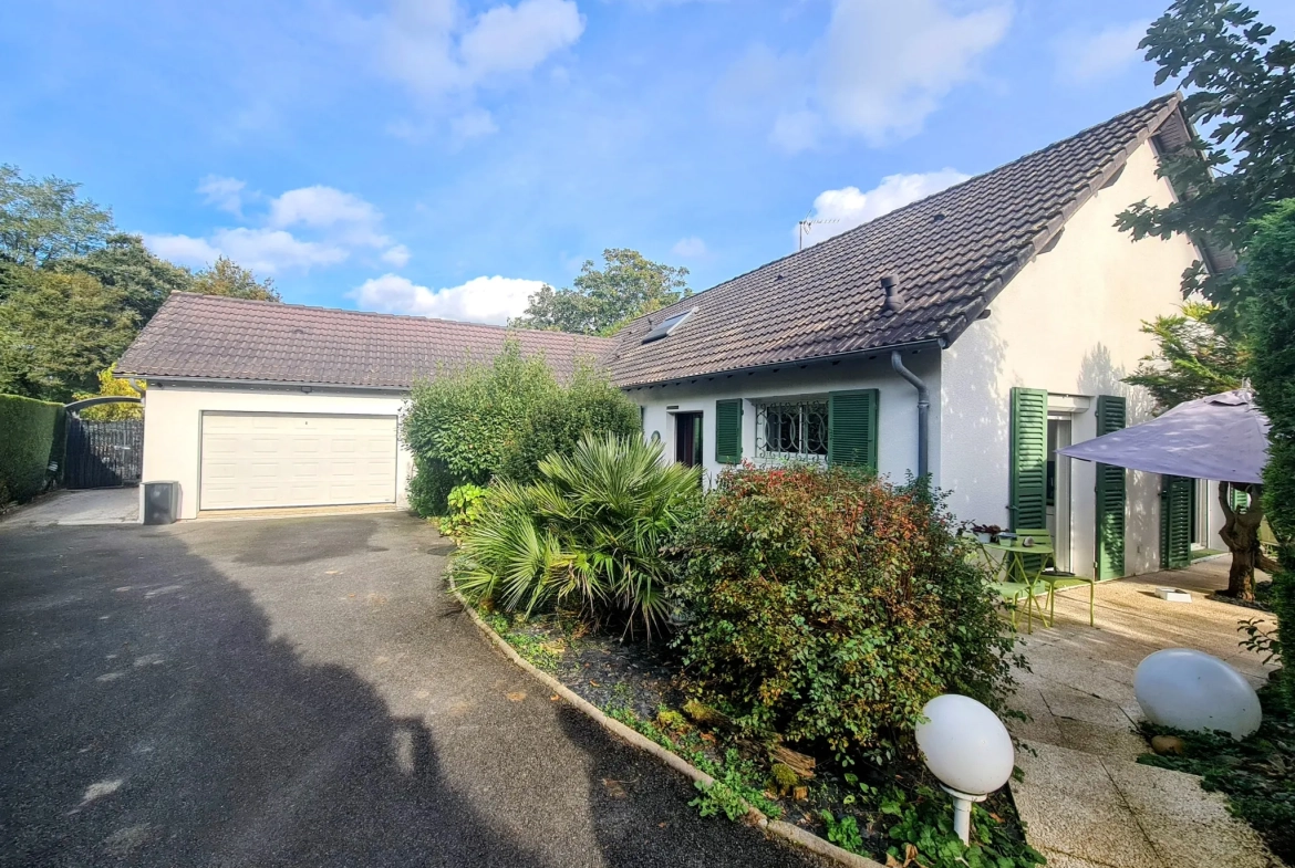Maison de plain-pied à Varennes Vauzelles avec jardin de 1957 m² 