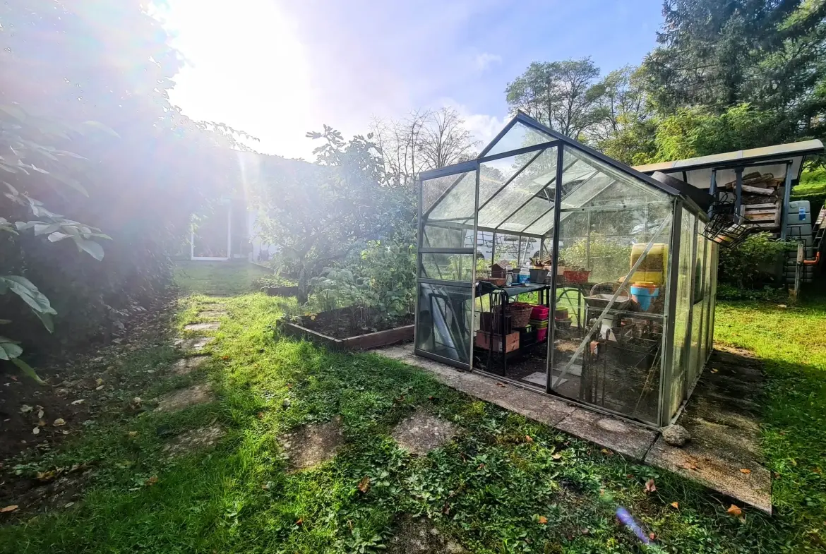 Maison de plain-pied à Varennes Vauzelles avec jardin de 1957 m² 
