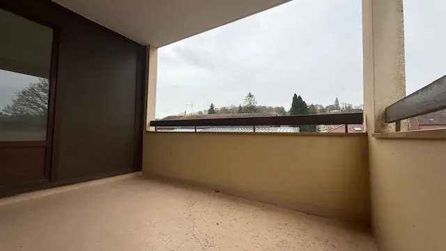 Appartement lumineux avec loggia et parking à Clermont 