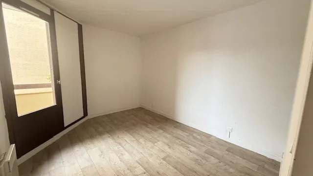 Appartement lumineux avec loggia et parking à Clermont 