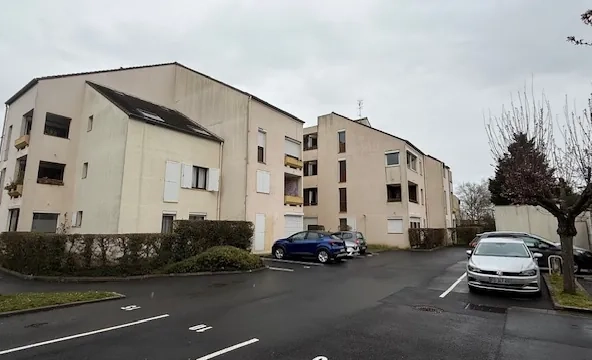 Appartement lumineux avec loggia et parking à Clermont