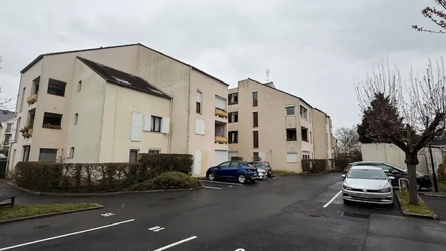 Appartement lumineux avec loggia et parking à Clermont 