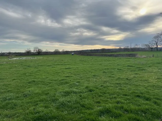 Ancien corps de ferme à rénover avec terrain à Chambilly dans la région Bourgogne-Franche-Comté 