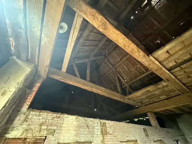 Ancien corps de ferme à rénover avec terrain à Chambilly dans la région Bourgogne-Franche-Comté 