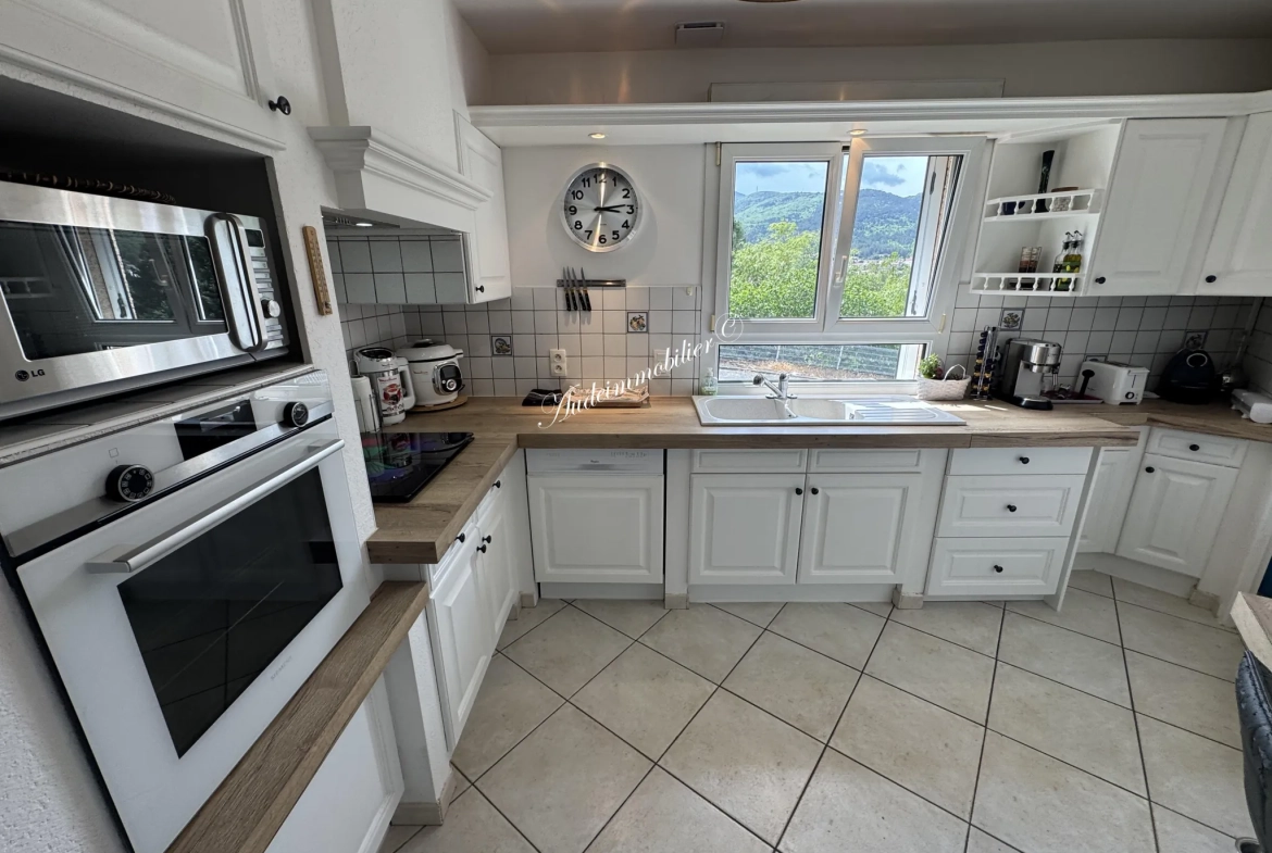 Belle maison de plain-pied avec garage à Quillan - vue panoramique 