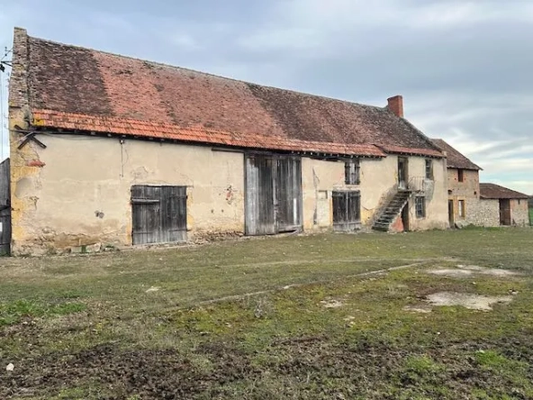 Ancien corps de ferme à rénover avec terrain à Chambilly dans la région Bourgogne-Franche-Comté