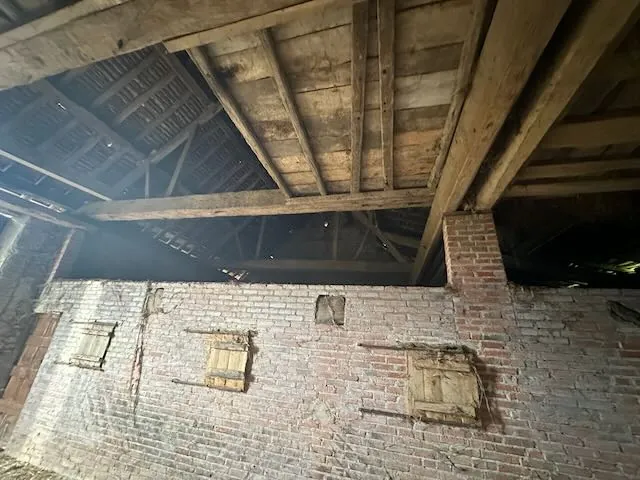 Ancien corps de ferme à rénover avec terrain à Chambilly dans la région Bourgogne-Franche-Comté 