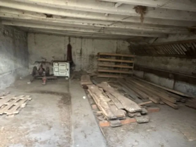 Ancien corps de ferme à rénover avec terrain à Chambilly dans la région Bourgogne-Franche-Comté 