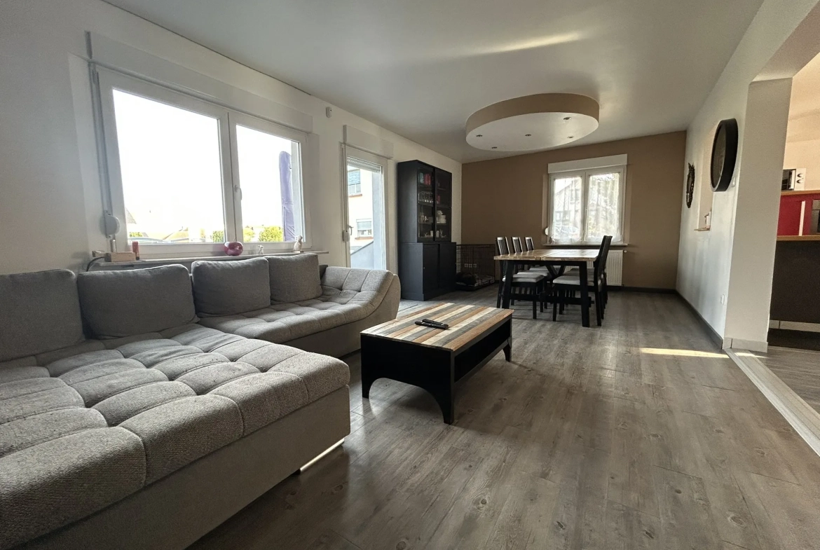Maison individuelle rénovée avec piscine à Creutzwald – 125m² 