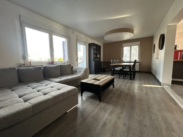 Maison individuelle rénovée avec piscine à Creutzwald – 125m² 