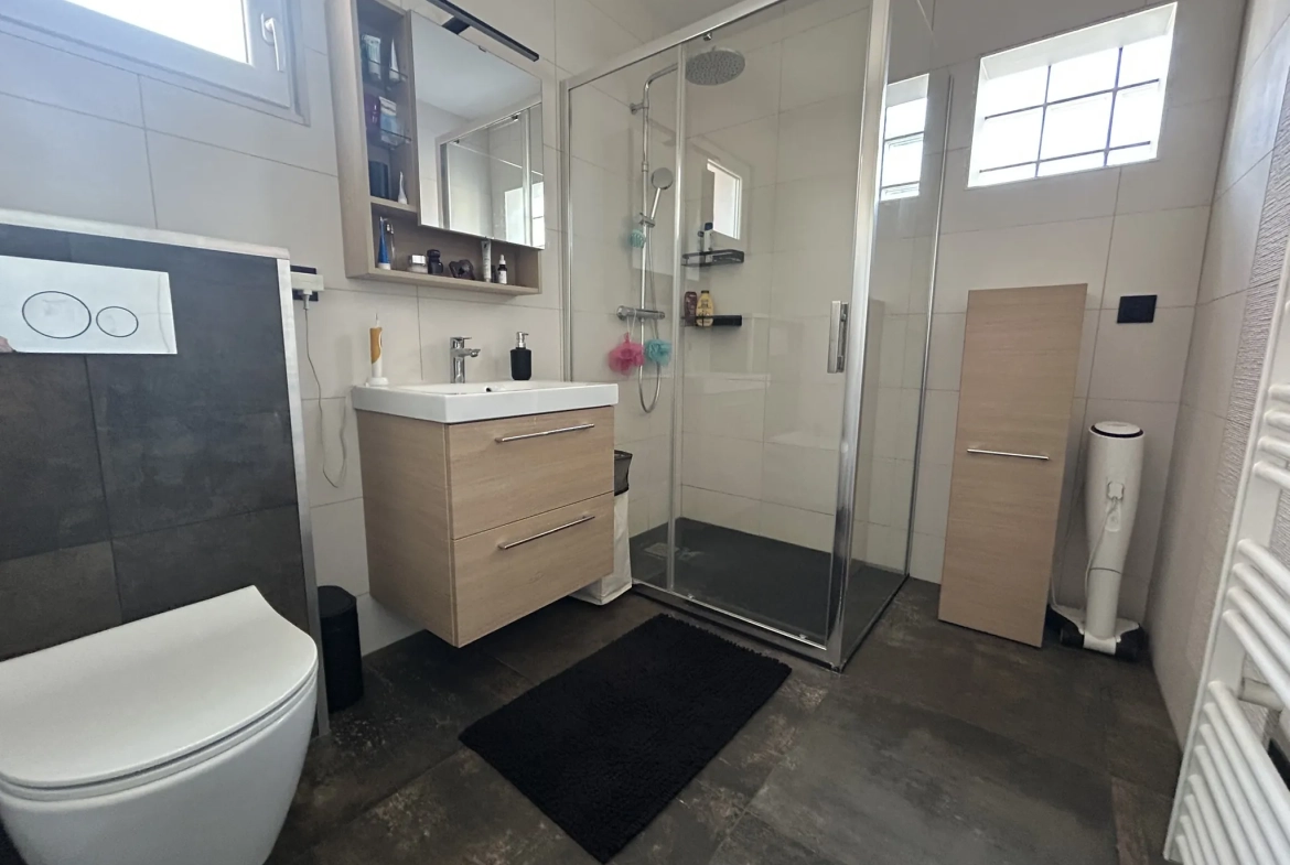 Maison individuelle rénovée avec piscine à Creutzwald – 125m² 