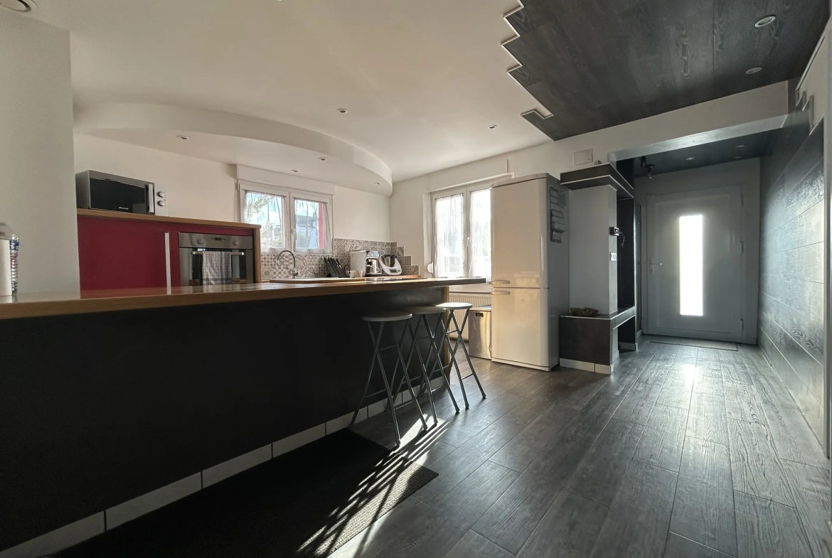 Maison individuelle rénovée avec piscine à Creutzwald – 125m² 