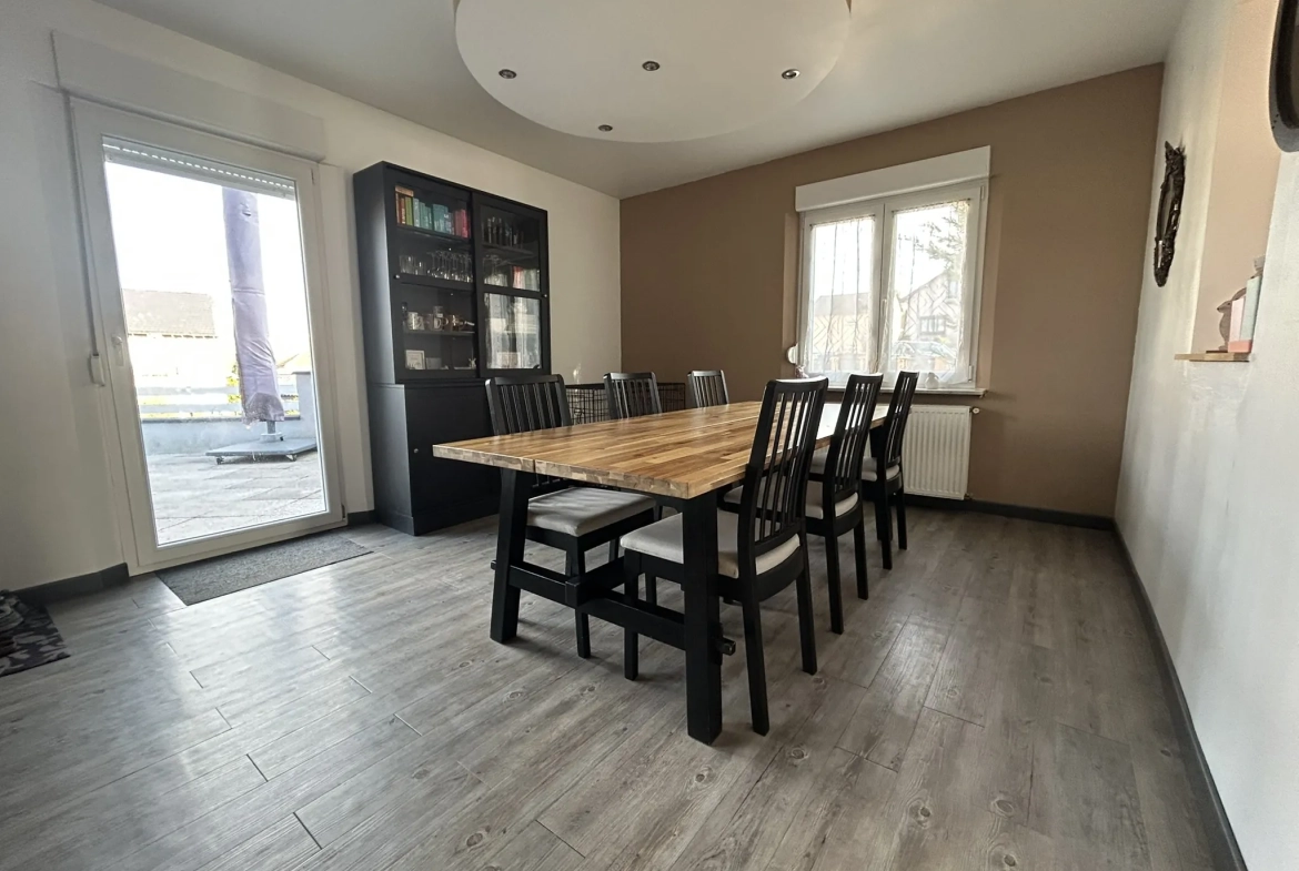 Maison individuelle rénovée avec piscine à Creutzwald – 125m² 