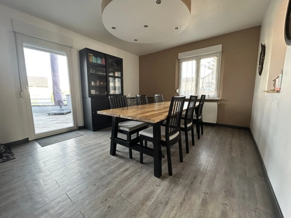 Maison individuelle rénovée avec piscine à Creutzwald – 125m² 