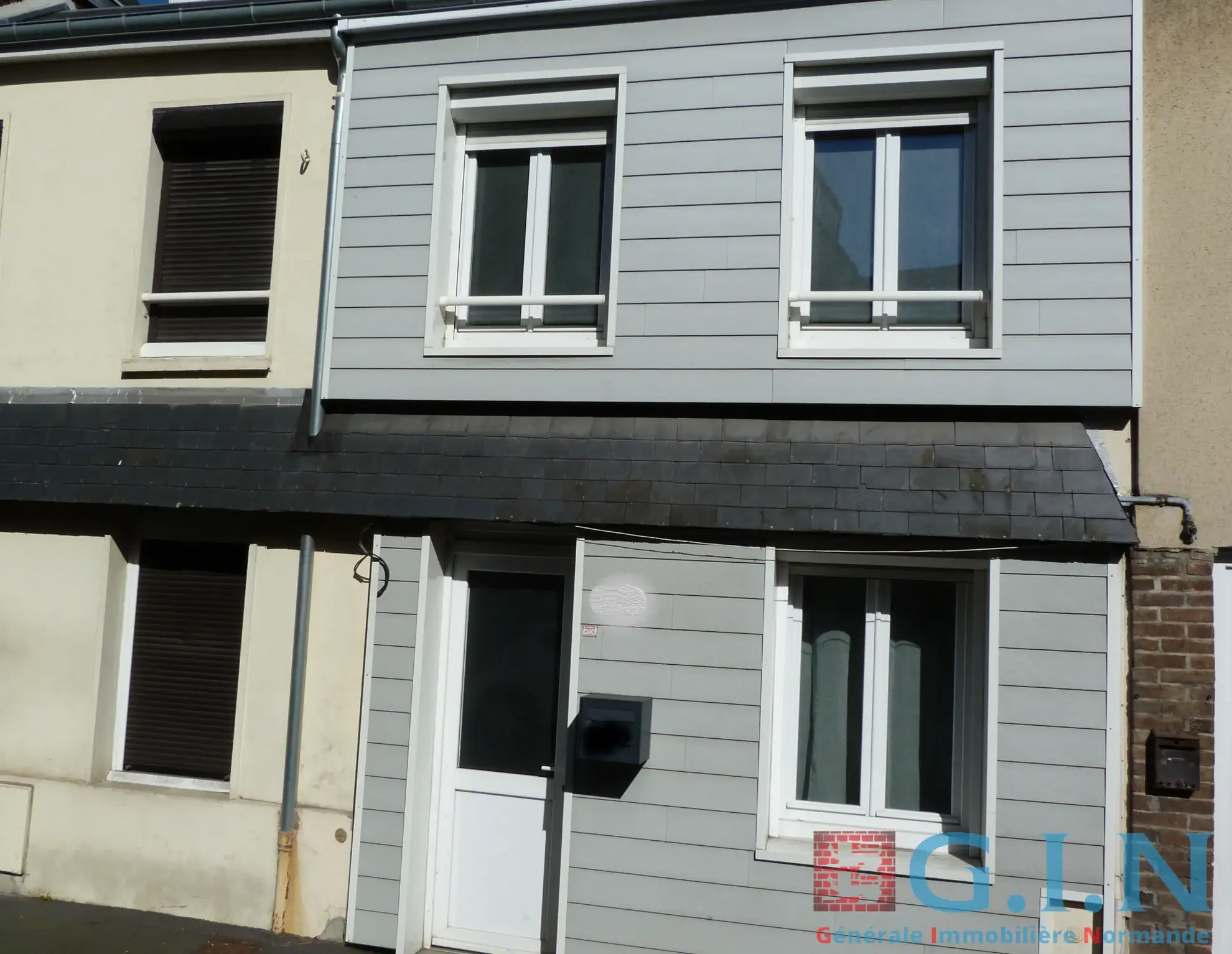 Maison à vendre à Rouen - 42m² rénovée avec dépendance et terrasse 