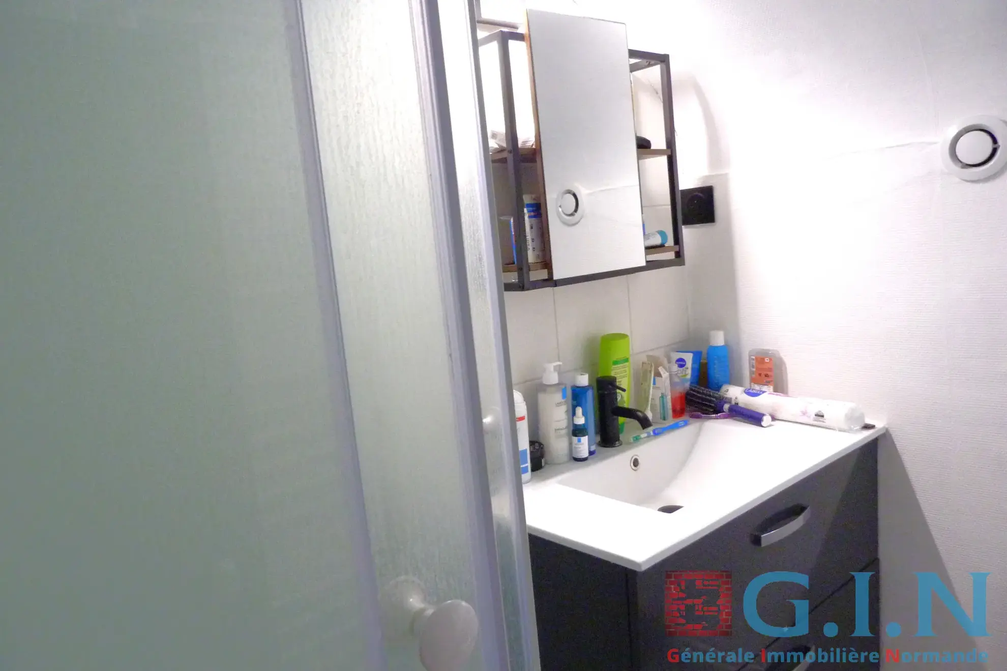 Maison à vendre à Rouen - 42m² rénovée avec dépendance et terrasse 
